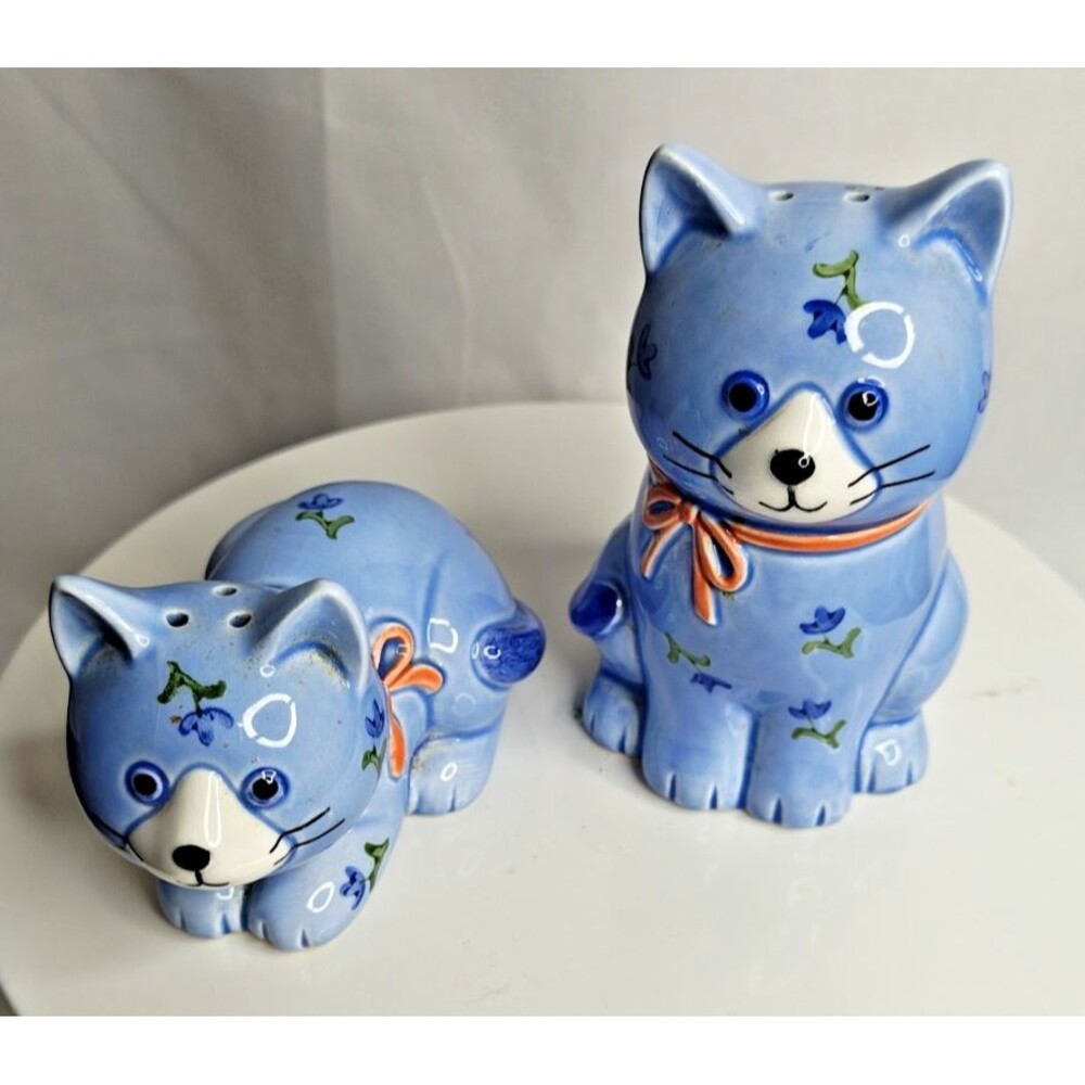 OTAGIRI  Salt & Pepper Shakers Vintage Blue Floral Cats Japan Pink Ribbons